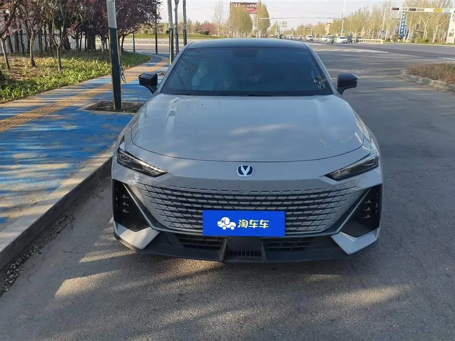 Changan UNI-V 2022 1.5T Premium