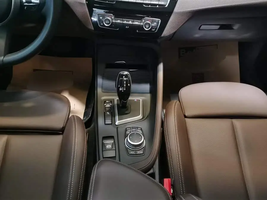 بي إم دبليو X1 2022 sDrive25Li النسخة الرائدة