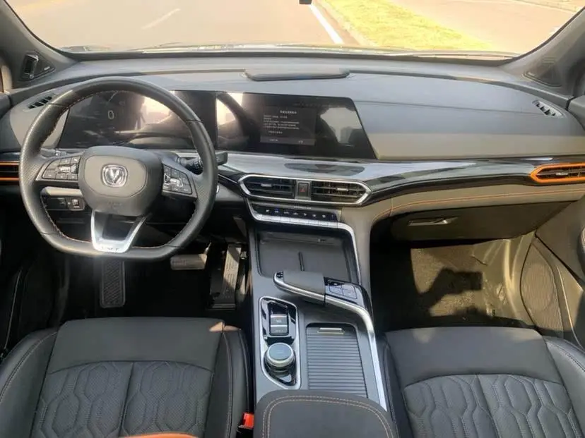 شانجان UNI-T 2022 1.5T الرائد