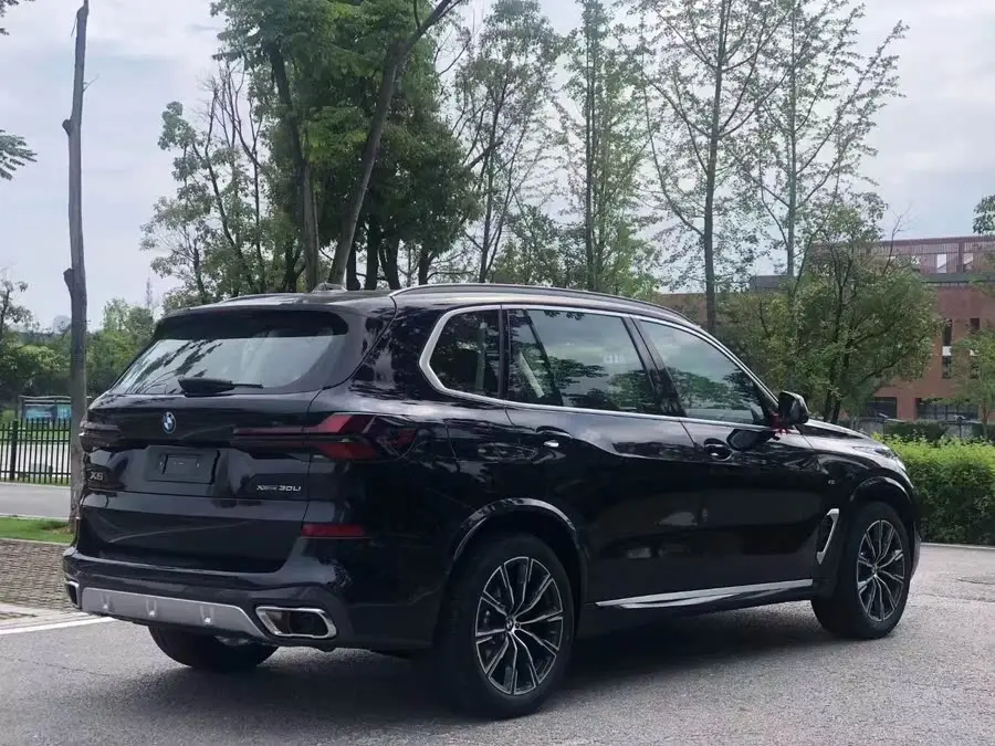 بي إم دبليو X5 2023 xDrive 30Li حزمة M الرياضية