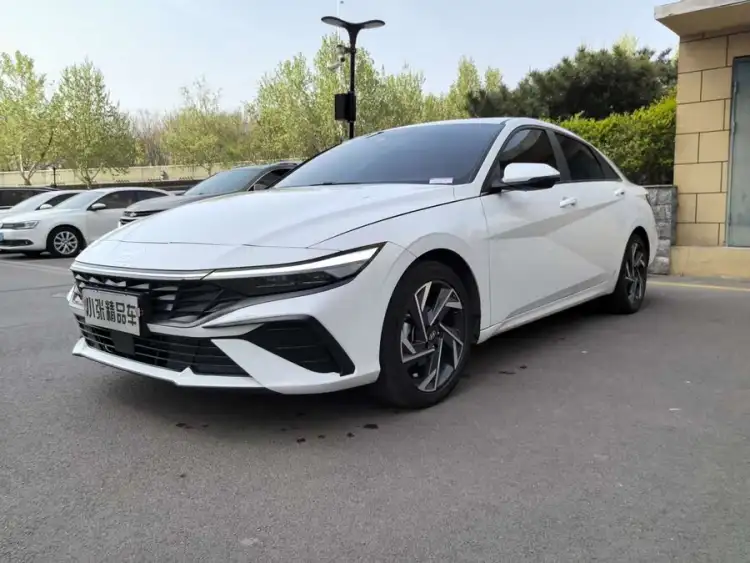 Elantra 2023 1.5L CVT LUX Premium Edition