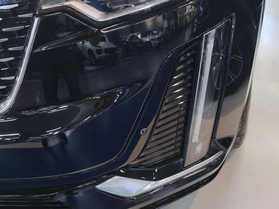 كاديلاك XT6 2022 2.0T فخامة دفع رباعي بستة مقاعد