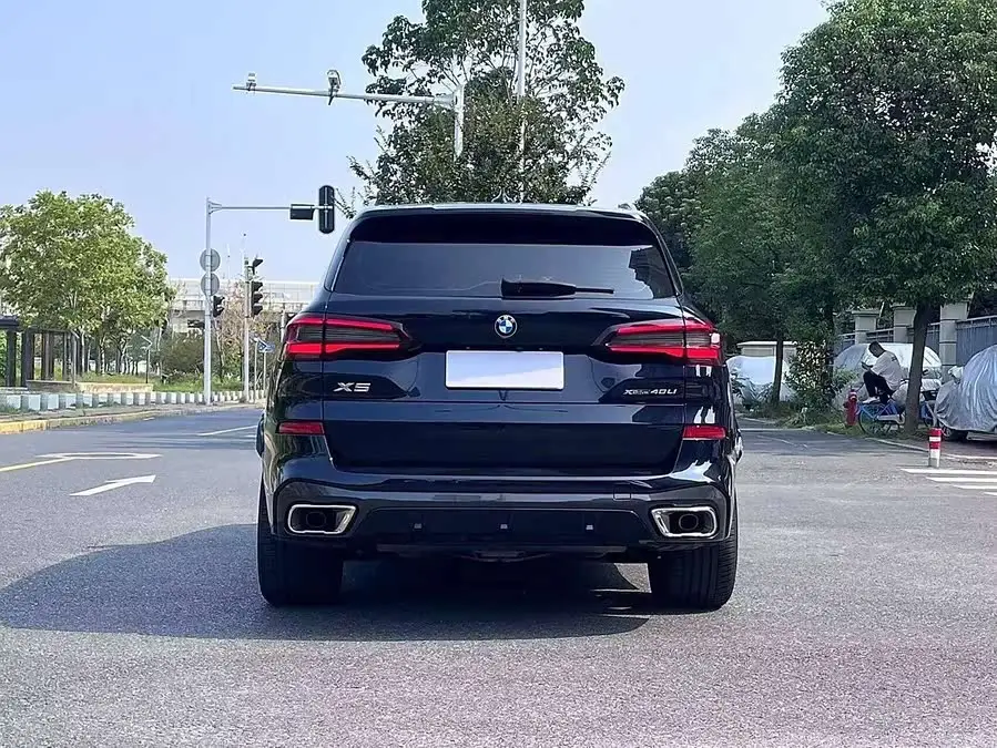 بي إم دبليو X5 2022 xDrive 40Li حزمة رياضية M