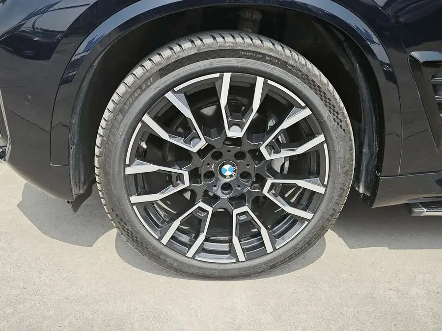 بي إم دبليو X5 2023 xDrive 40Li M حزمة الليل الرياضية