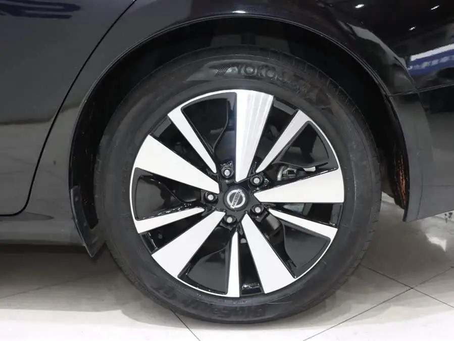 تيانا 2021 2.0L XL Upper AD1 إصدار الملاحة الذكية