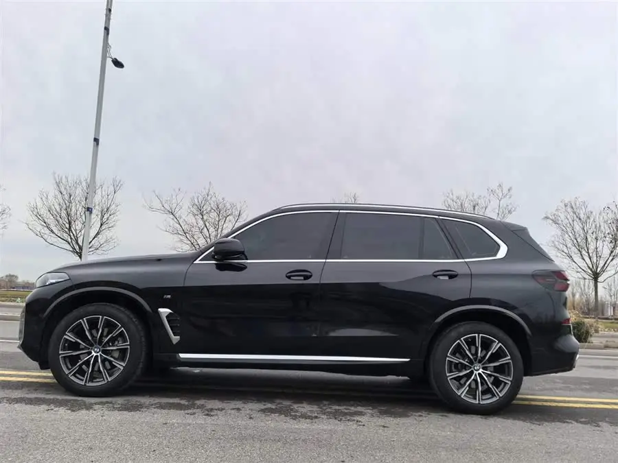 بي إم دبليو X5 2023 xDrive 30Li M حزمة رياضية