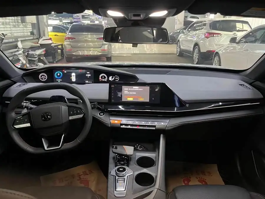 Changan UNI-V 2023 1.5T Premium