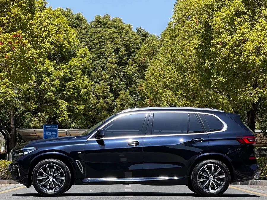 بي إم دبليو X5 2022 فئة محدثة xDrive 30Li حزمة رياضية M