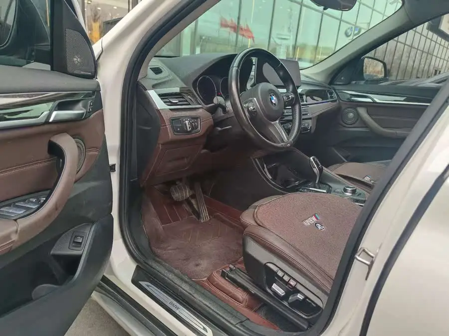 بي إم دبليو X1 2022 نموذج معدل xDrive25Li فئة مميزة