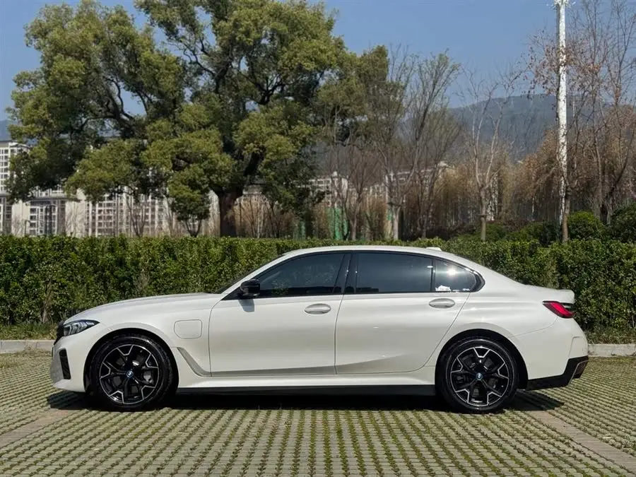 بي إم دبليو i3 2024 eDrive 40 L إصدار الليل