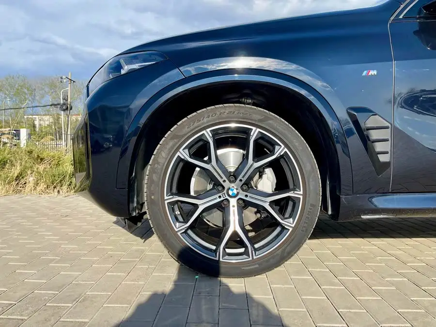 بي إم دبليو X5 2023 xDrive 30Li باقة M الرياضية الفاخرة ليلية