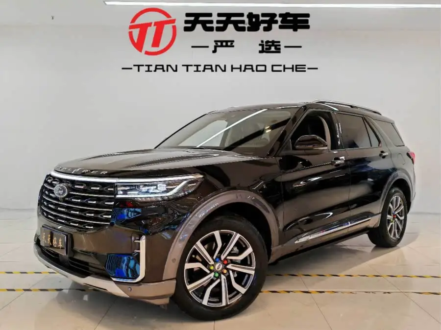 مستكشف 2023 EcoBoost 285 الدفع الرباعي Titanium 7 مقاعد