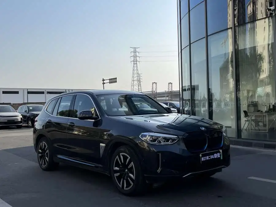 BMW iX3 2021 Leading Edition