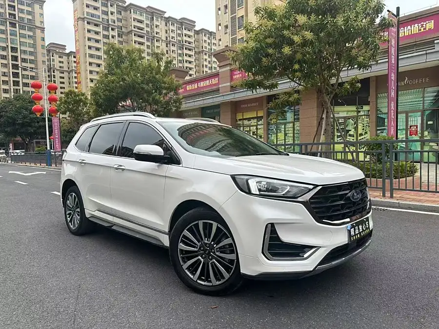 2021 Ford Edge PLUS EcoBoost 245 Two-Wheel Drive Luxury Version 7-Seater
