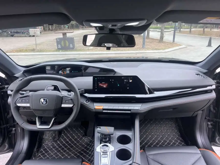 شانجان UNI-V 2024 1.5T النسخة عالية الطاقة