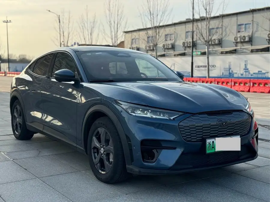 فورد موستانغ ماك-إي 2021 نسخة الدفع الخلفي المعيارية