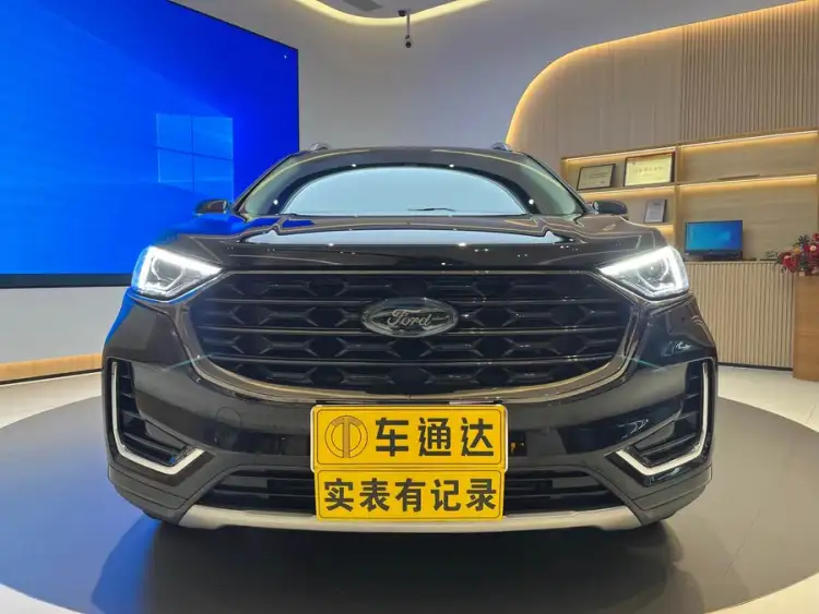 2021 Ford Edge PLUS EcoBoost 245 Two-Wheel Drive Luxury Edition 7-Seater