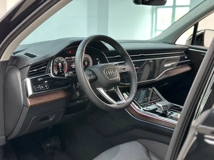 Audi Q7 2023 45 TFSI quattro S line Sport