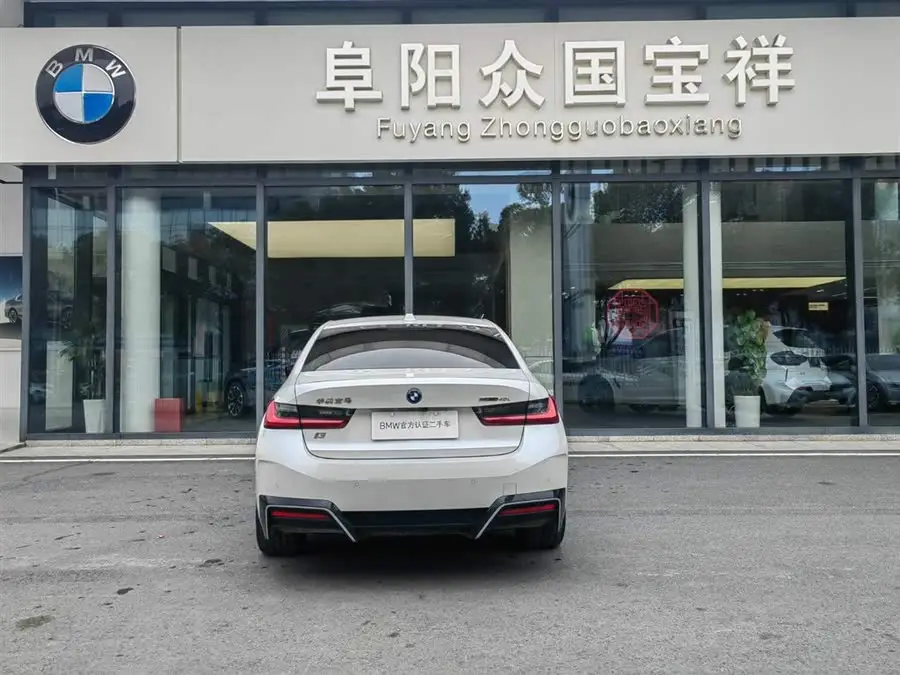 بي إم دبليو i3 2023 eDrive 40 L مجموعة ليلية