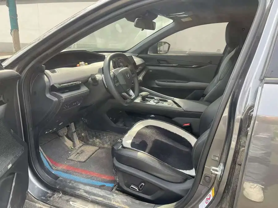 Changan UNI-V 2022 1.5T Smart Navigation Edition