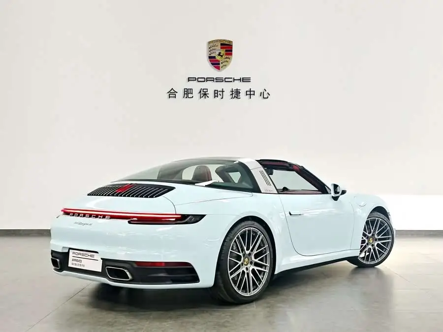 بورش 911 2023 كاريرا 4 3.0T