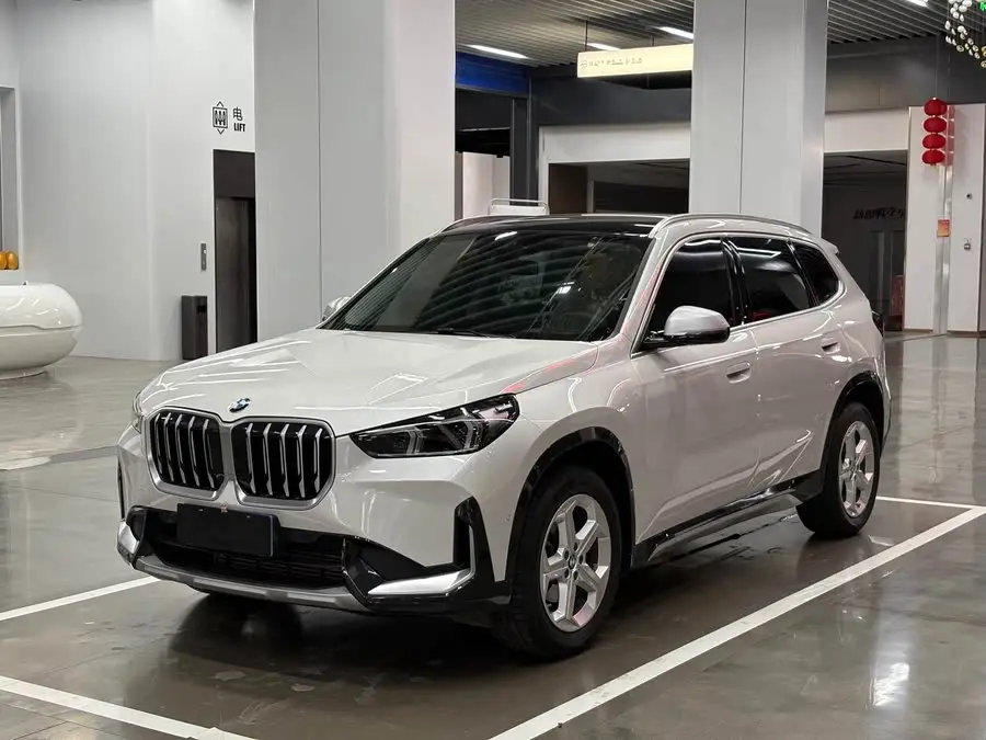 بي إم دبليو X1 2023 sDrive20Li حزمة تصميم X