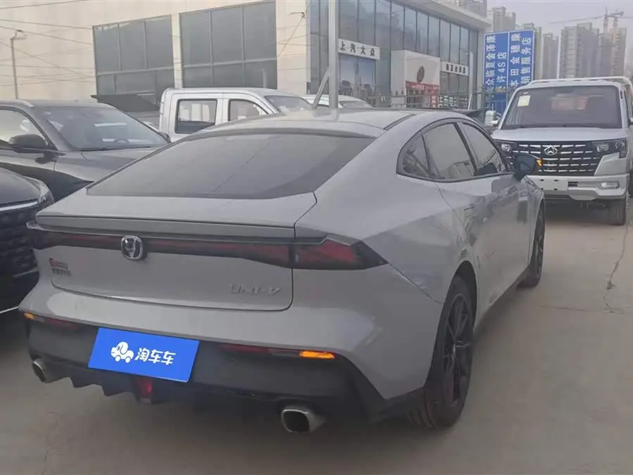 Changan UNI-V 2022 1.5T Smart Navigation Edition