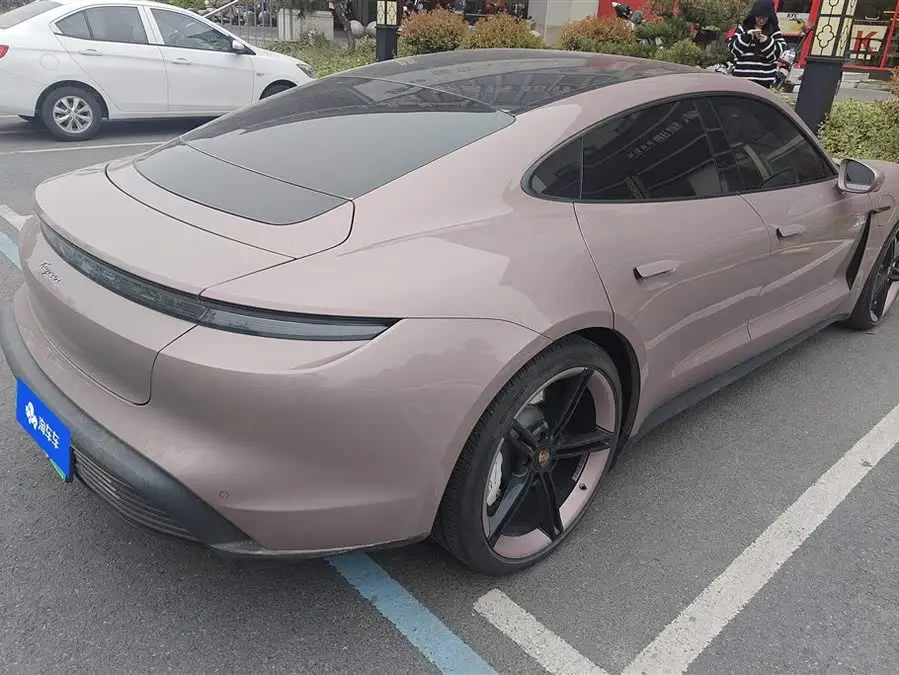 تايكان 2022 طراز محدث تايكان