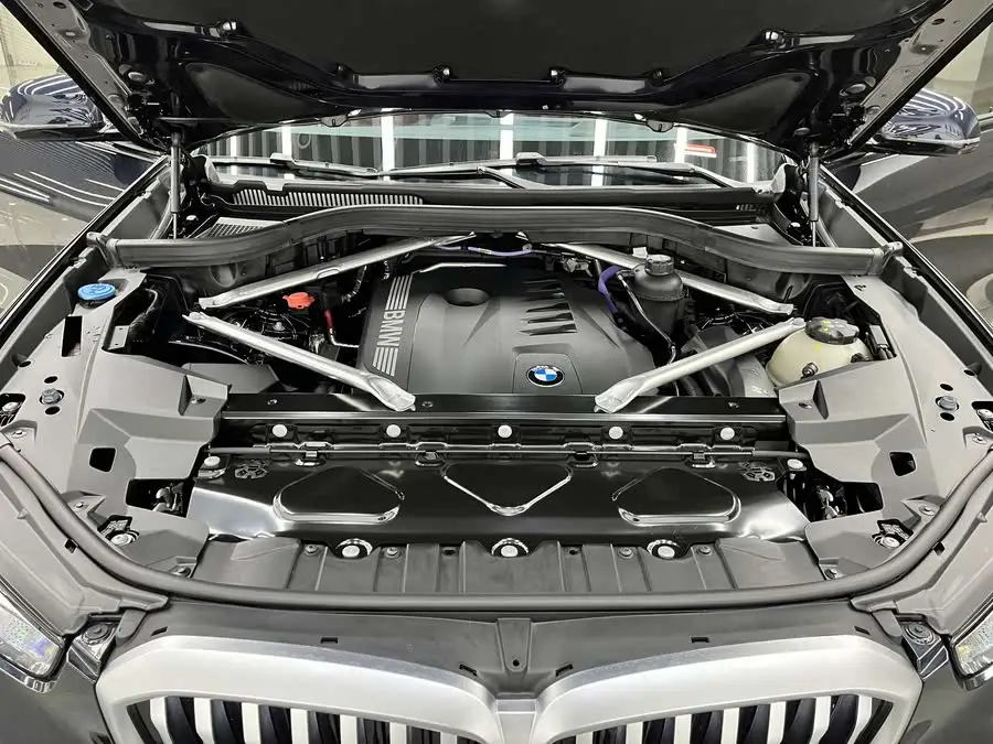 بي إم دبليو X5 2023 xDrive 40Li حزمة رياضية سوداء