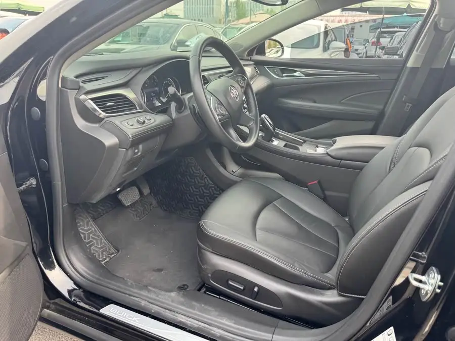 بيوك لاكروس 2022 652T الفاخرة