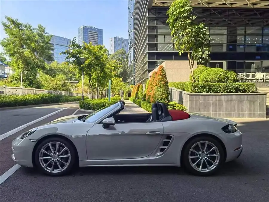 Porsche 718 2022 Model Boxster 2.0T