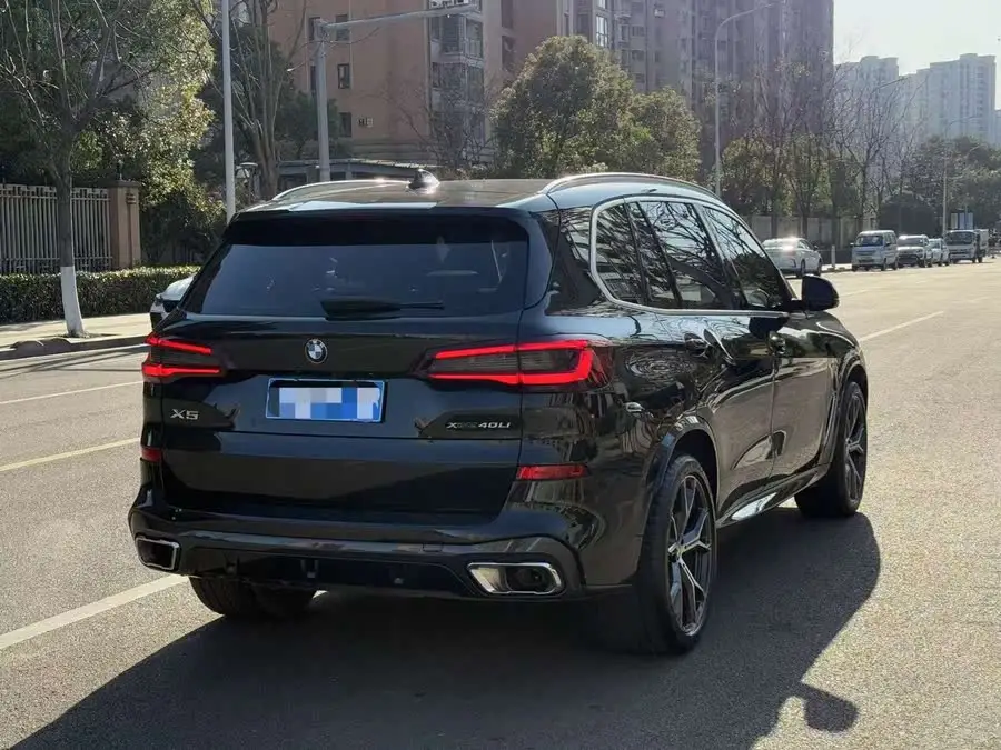 2022 بي إم دبليو X5 xDrive 40Li حزمة M الرياضية