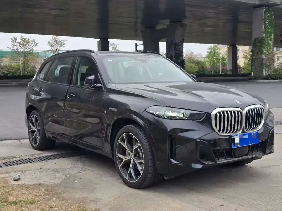 بي إم دبليو X5 2023 xDrive 30Li باقة M الرياضية الفاخرة ليلية