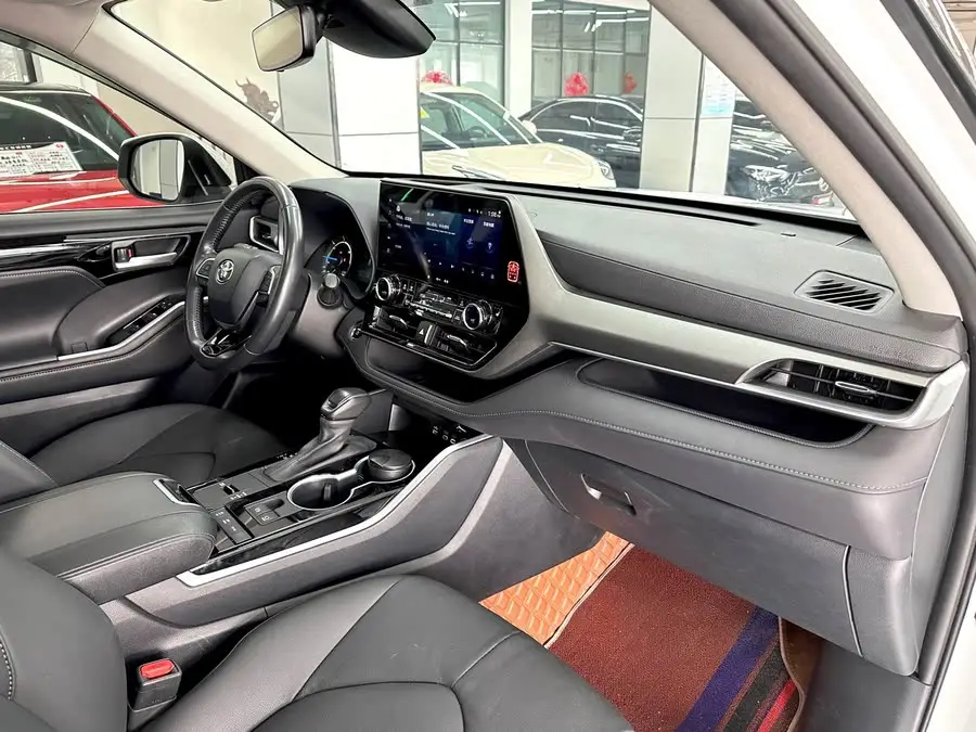 هايلاندر 2022 هايبرد 2.5 لتر دفع رباعي بريميوم 7 مقاعد