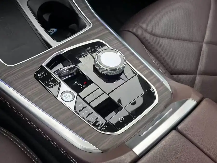 بي إم دبليو X5 2023 xDrive 40Li M حزمة رياضية ليلية