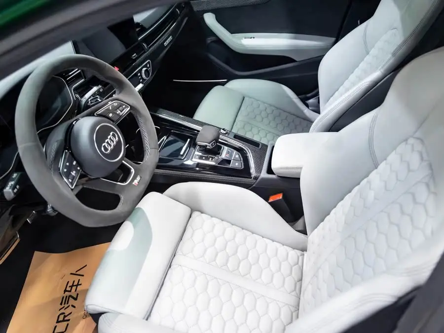 أودي RS 4 2022 RS4 أفانت إصدار الذهب الداكن