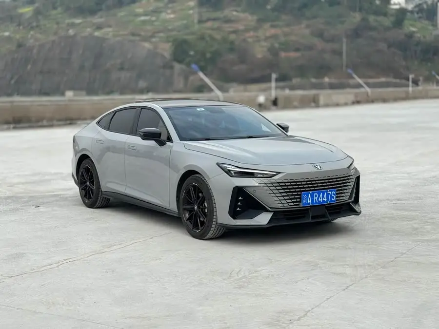 Changan UNI-V 2023 1.5T Premium