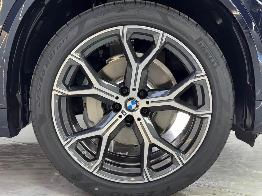 بي إم دبليو X5 2023 xDrive 30Li حزمة M الرياضية المميزة