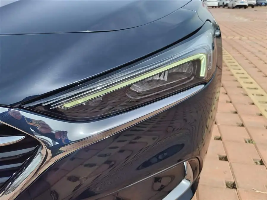 باويك لاكروس 2021 652T الفاخرة