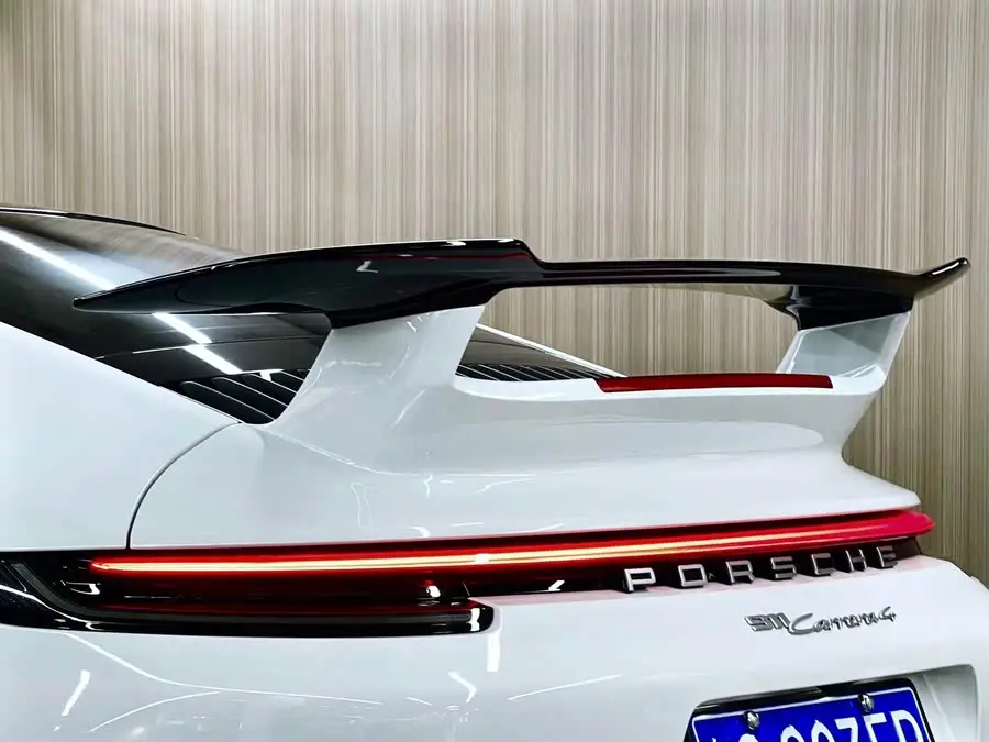 بورش 911 طراز 2023 كاريرا 4 3.0T