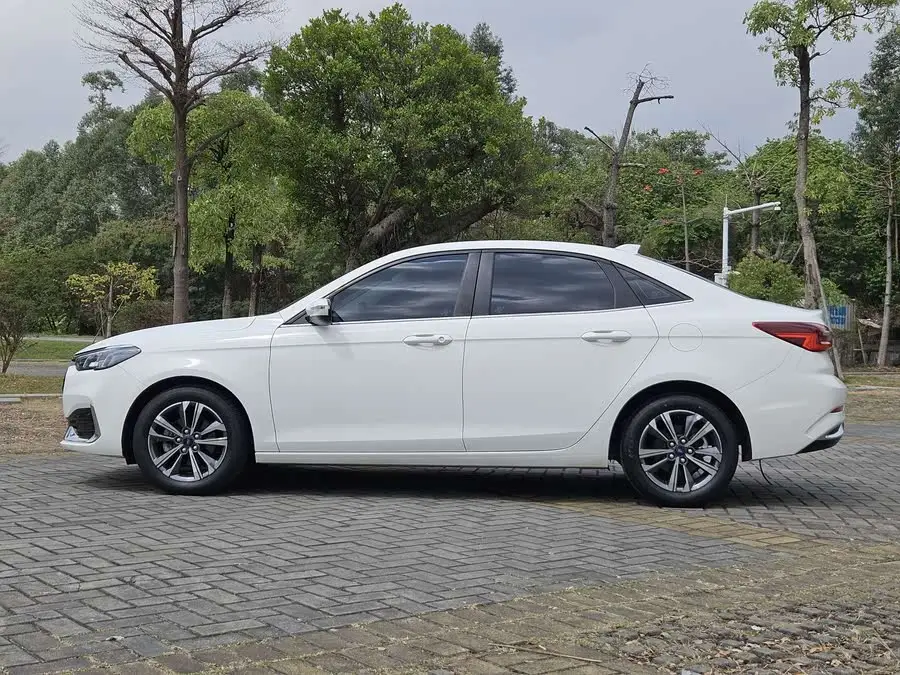 Ford Focus 2021 1.5L Automatic Golden Edition