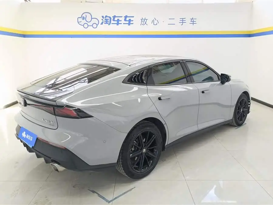 Changan UNI-V 2022 1.5T Smart Navigation Edition