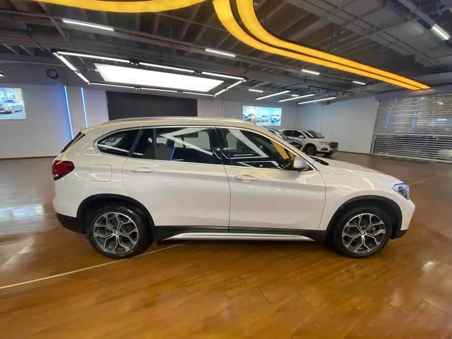 بي إم دبليو X1 2021 sDrive20Li الفئة الفاخرة