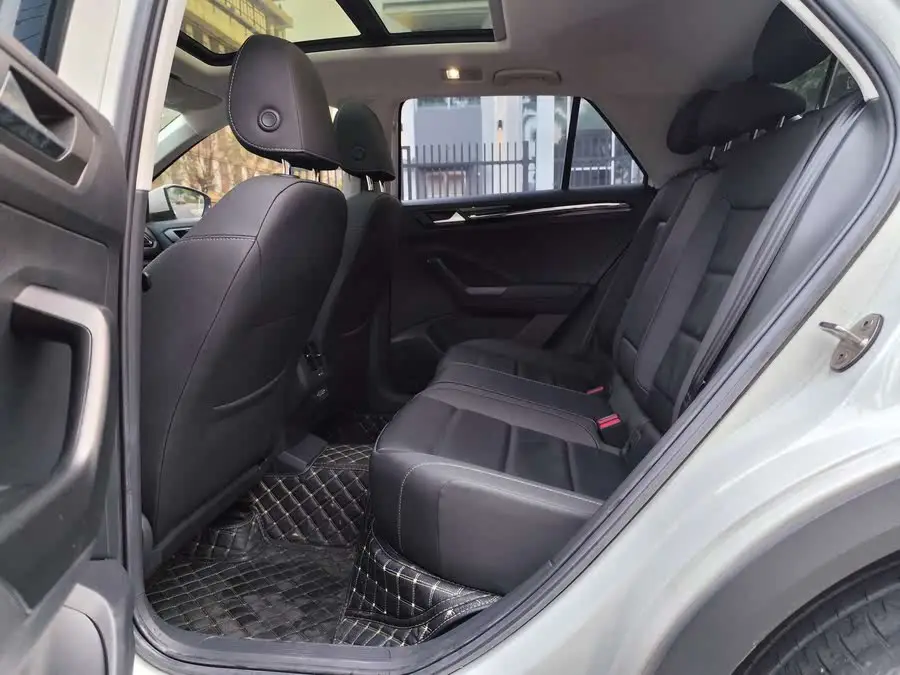 T-ROC 2022 الطراز 280TSI DSG الدفع الثنائي راحة PLUS