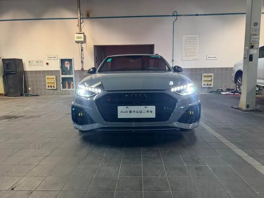 أودي RS 4 2023 RS4 أفانت إصدار بلاك