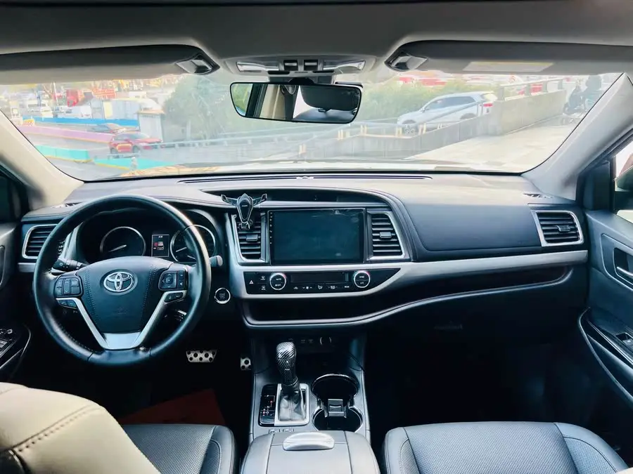 هايلاندر 2018 2.0T دفع رباعي نسخة فاخرة 7 مقاعد المواصفات الوطنية VI