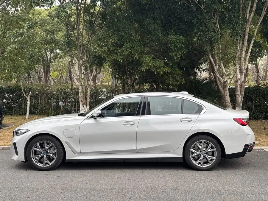 بي إم دبليو i3 2024 eDrive 35 L