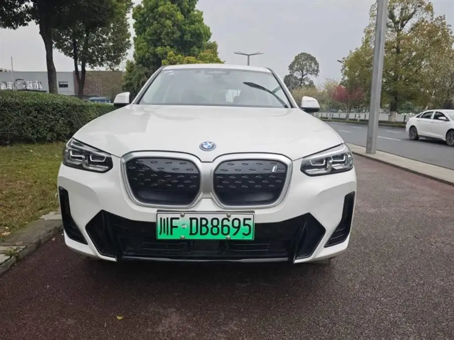 BMW iX3 2023 Leading Edition