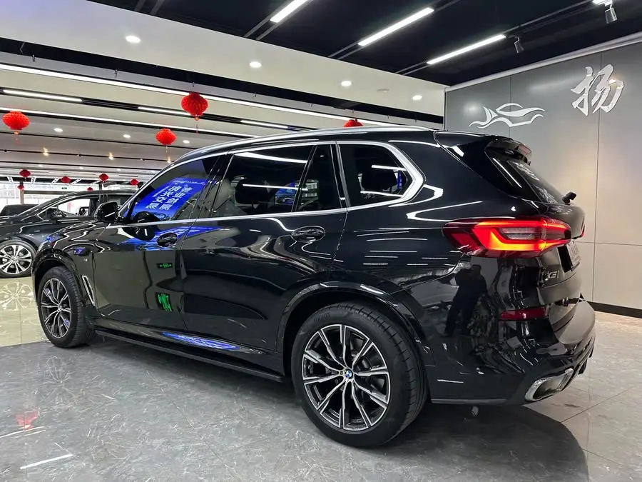 2022 بي إم دبليو X5 xDrive 30Li حزمة M الرياضية الفاخرة
