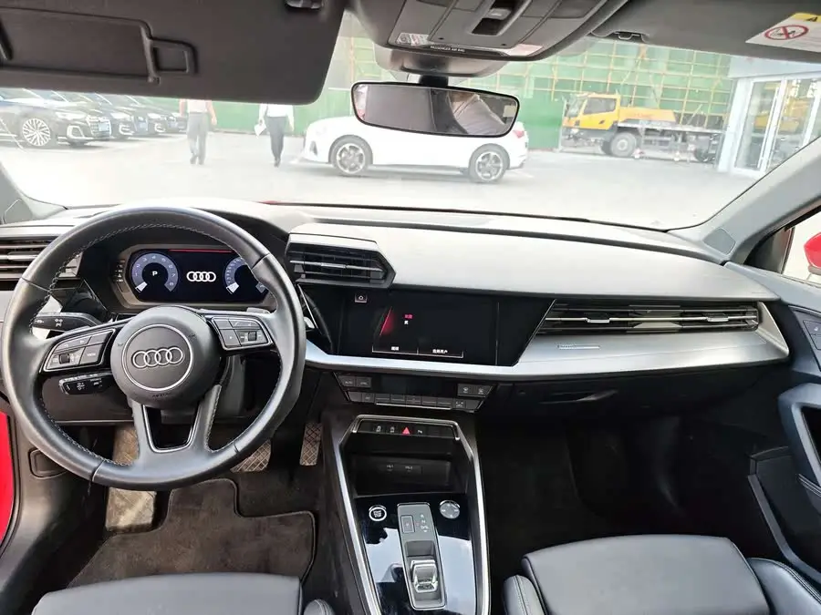 أودي A3 2023 الطراز المحدّث A3L ليموزين 35 TFSI الطراز الرياضي الأنيق